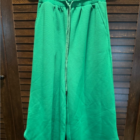 Green Zip-Up Top and Pants Set - Picture 3 of 6